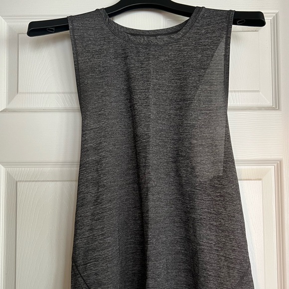 Lululemon tank - Picture 2 of 6